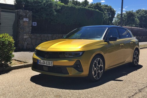 Probamos el nuevo Opel Astra: diseño rotundo para un compacto muy digital que hasta te da masajes