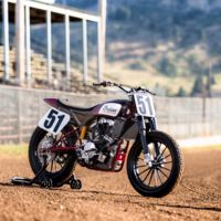 Deléitate, aquí tienes la FTR750 de flat-track con la que Indian Motorcycles vuelve a las carreras