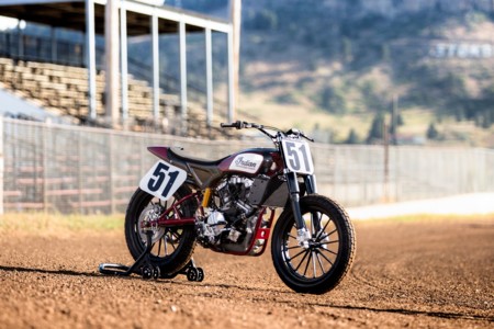 Deléitate, aquí tienes la FTR750 de flat-track con la que Indian Motorcycles vuelve a las carreras