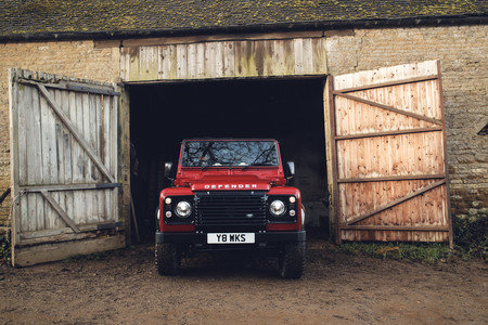 El último defensor de la tierra. Con motor V8 y 405 hp, el Land Rover Defender Works nos llena de nostalgia