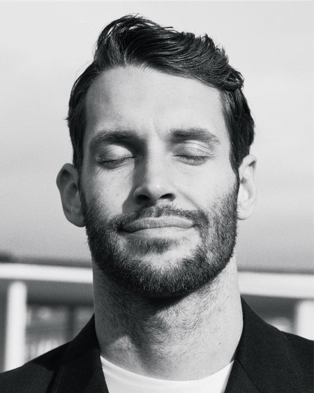 Jacquemus nos muestra un adelanto de su primera colección masculina y anuncia su desfile en París