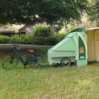 Este remolque camper para bicicletas es una opción eco para viajar, pero por España no es legal aún