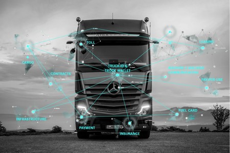Daimler quiere que sus camiones "actúen en su propio nombre" y les está enseñando a realizar pagos