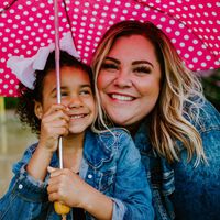 El "Día de los mayores que nos aman", la alternativa de una escuela al Día del Padre y de la Madre para celebrar todos los tipos de familias 