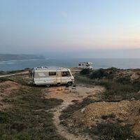 Cantabria tiene mi rincón favorito para acampar con mi autocaravana: una playa salvaje con vistas infinitas y sin apenas gente