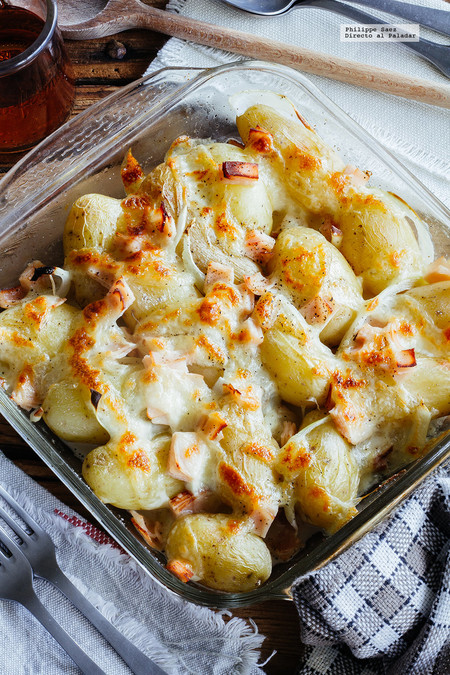 Papas de cambray gratinadas con jamón y queso. Receta