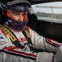 La película 'Gran Turismo' llega hoy a los cines con muchos coches y un punto de polémica 