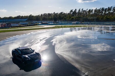 ¡Un derrape de récord! El Porsche Taycan entra en el Libro Guinness con un brutal drift de 42 km y 55 minutos