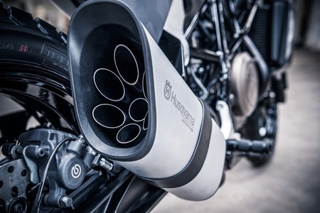 Husqvarna Svartpilen 701 2018 009