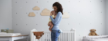 Cuando el bebé está inquieto, tiene mucho sueño, pero no se puede dormir: qué hacer 