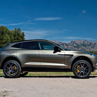 Aston Martin también se rinde a la electrificación: todos sus modelos serán híbridos o eléctricos en cuatro años