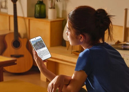 Huawei Pura X View Lifestyle