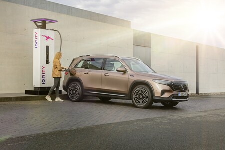 Mercedes Benz Eqb 2021 015