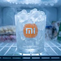 Es de estilo francés, te coge solo una baldosa y media de espacio y fabrica hielo macizo y grueso en 55 minutos. Me encanta esta nevera 