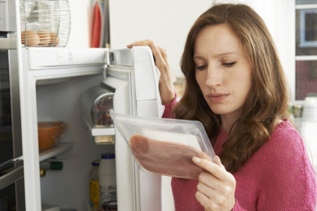 ¿Hasta qué fecha podemos consumir los alimentos? Fecha de caducidad y consumo preferente
