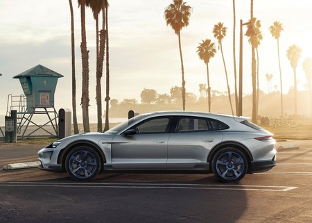 Porsche Mission E Cross Turismo Concept 2018 1600 16