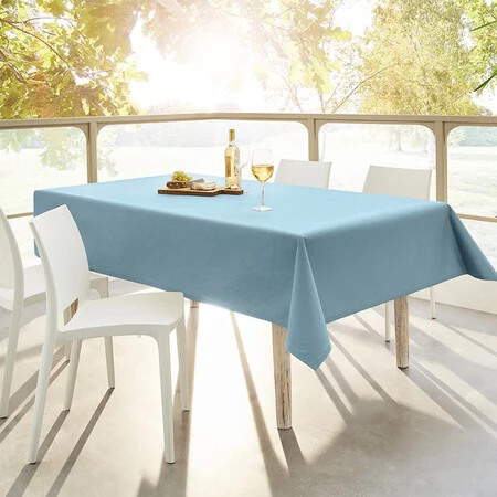 Aldi tiene a la venta un mantel que repele líquidos ideal para la terraza o el jardín (y no puede ser más barato)