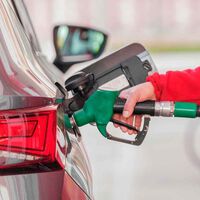 Lo mejor que puedes hacer en invierno es llenar el depósito del coche regularmente: cuanto menos combustible, más problemas