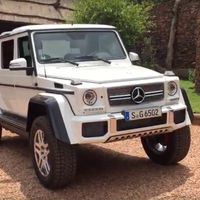 Este es el Mercedes-Maybach G 65 Landaulet, paseando su V12 biturbo de 600 CV y sus plazas traseras descapotables por la red