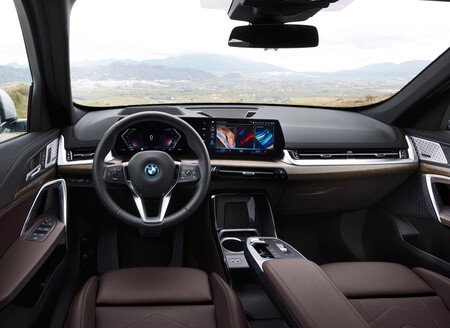 BMW iX 2022 interior