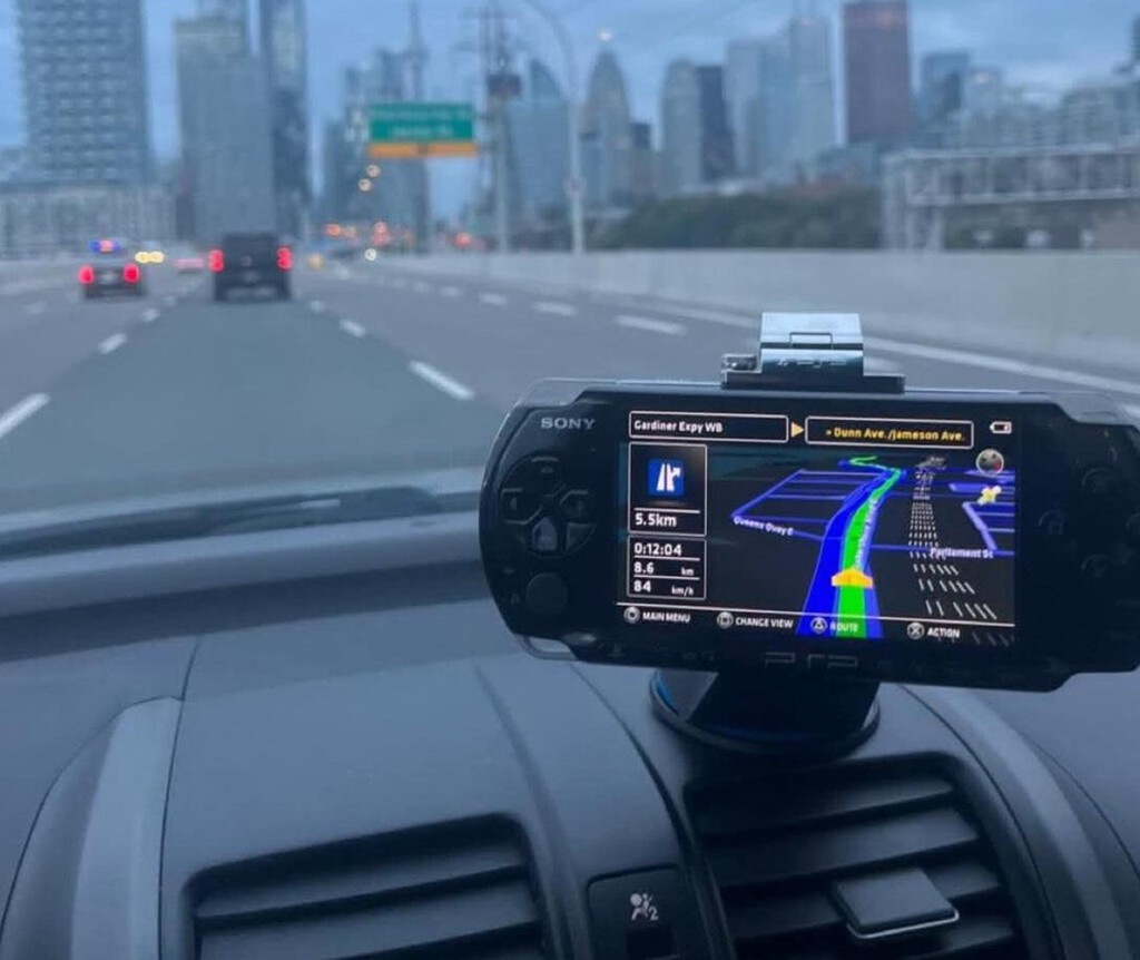 La PSP dejó de fabricarse en 2014. Hay quien todavía la usa en 2025 como GPS para el coche La PSP dejó de fabricarse en 2014. Hay quien todavía la usa en 2025 como GPS para el coche