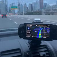 La PSP dejó de fabricarse en 2014. Hay quien todavía la usa en 2025 como GPS para el coche 