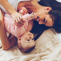 Saber cómo evoluciona la piel de tu bebé te permitirá cuidarla a cada momento 