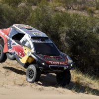 ¡Victoria y liderato del Dakar para Carlos Sainz!