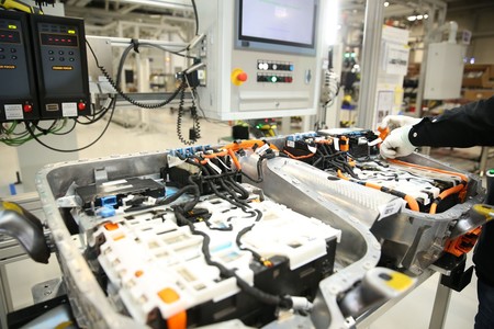 BMW inauguró una nueva fábrica de baterías en China