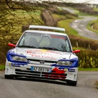 ¡Qué sonido! Sébastien Loeb sacó otra vez de paseo al Peugeot 306 Maxi de 20 años y casi gana a los WRC