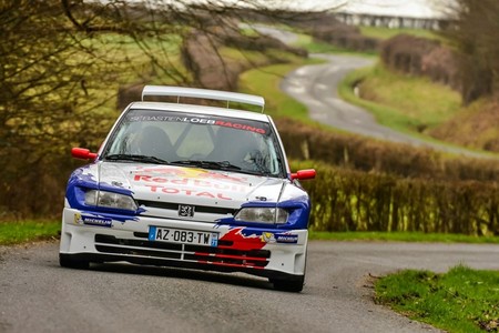 ¡Qué sonido! Sébastien Loeb sacó otra vez de paseo al Peugeot 306 Maxi de 20 años y casi gana a los WRC