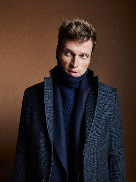Massimo Dutti da cátedra de cómo crear un look layering con piezas deportivas en invierno