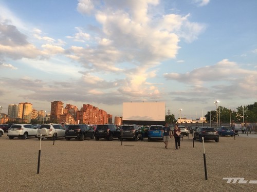 Autocine Madrid RACE: disfrutando una película desde la comodidad de tu coche