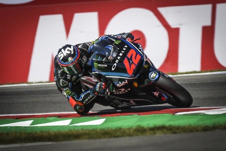 Francesco Bagnaia no da tregua y domina la primera jornada de Moto2 en Assen