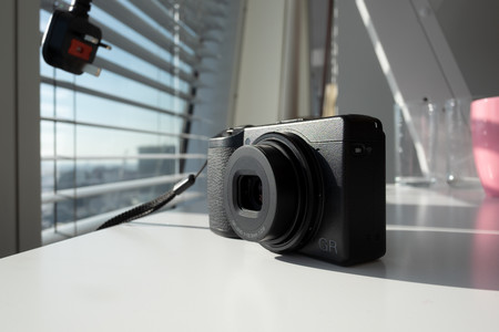 Ricoh GR III, información y toma de contacto de la nueva generación de ultracompacta con sensor APS-C perfecta para fotografía de calle