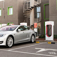 Ha subido tanto la luz, que hay horas en las que es más barato cargar en un Supercargador de Tesla que en casa 