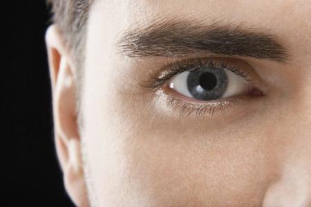 Cinco hábitos saludables que te ayudarán a prevenir las ojeras