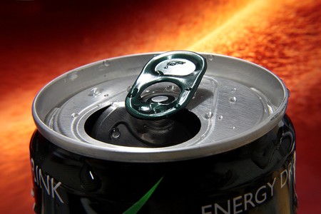 Reino Unido contra la obesidad: el gobierno se plantea que los niños no puedan comprar bebidas energéticas