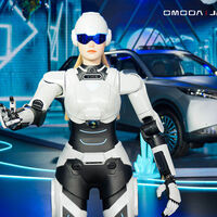 Las marcas de autos ven claro su futuro: fabricar robots además de coches. Ya están muy cerca de hacerlo realidad  