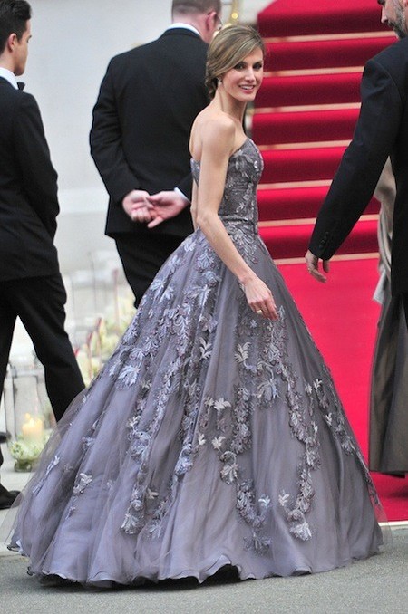 El extraño caso de la princesa Letizia y los trajes que no acaban de convencerla