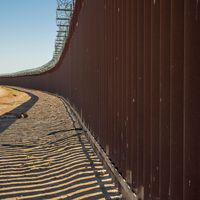El muro de Trump podrá avanzar en tierras indígenas frente a Sonora: un juez rechazó detenerlo 