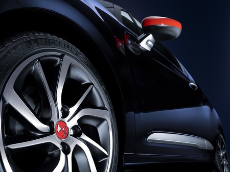 Ds 3 Ines De La Fressange Mirrors And Wheels