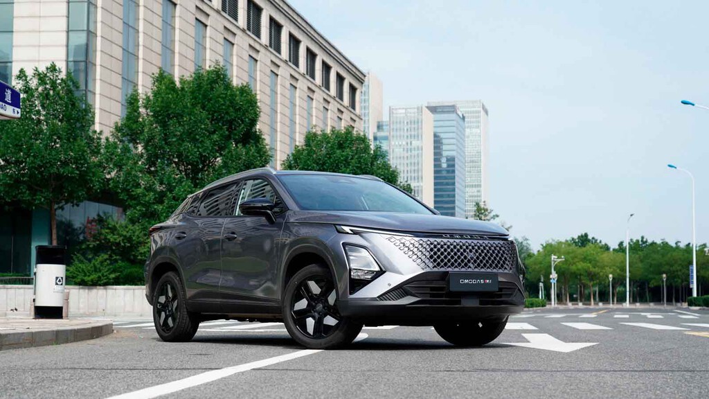 El Omoda 5 híbrido lo tiene todo para venderse como churros en España: SUV compacto, etiqueta ECO y por menos de 24.000 euros