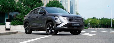 El superventas de Omoda estrena versión híbrida para seguir comiéndose el mercado: un SUV compacto más barato que el urbano Toyota Yaris Cross 