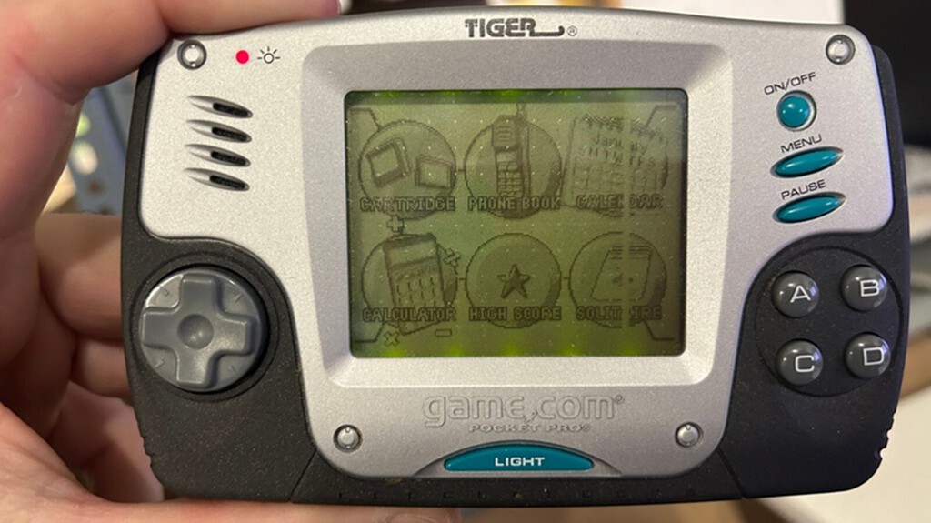 Competía con el Game Boy, tenía Resident Evil 2 y pantalla touch: fracasó y nadie la recuerda en 2026 