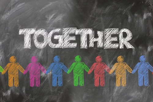 Cómo mediar en los conflictos entre compañeros de trabajo para mejorar el ambiente laboral