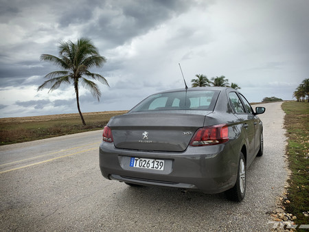 Peugeot 301 Prueba tres cuartos trasera