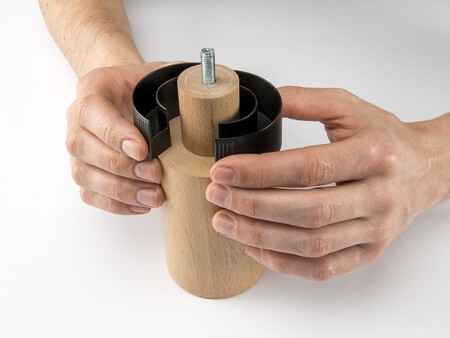 Dsc0519 Pied Brut Bugs Noir Mains 72dpi E1652715683724