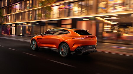 Aston Martin DBX707 5