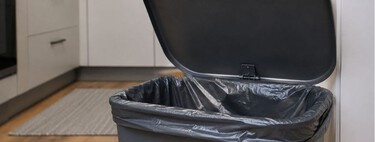 El error que muchos cometen al cambiar la bolsa de la basura y que favorece los malos olores y la aparición de gusanos 